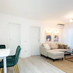 Apartman Prestige 2bdr With View In Romana