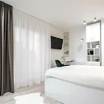 Prestige 2bdr With View In Romana Apartman