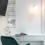 Prestige 2bdr With View In Romana Apartman *