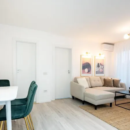 Apartament Prestige 2bdr With View In Romana