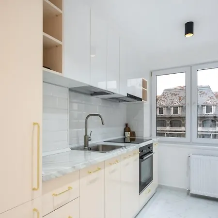 Prestige 2bdr With View In Romana Lägenhet *