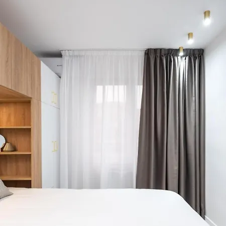 Prestige 2bdr With View In Romana Appartamento